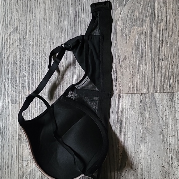 🔥 Victoria's Secret Bombshell Bra Lace & Strappy Detail 34B Pre-owned 🔥 - Picture 7 of 9